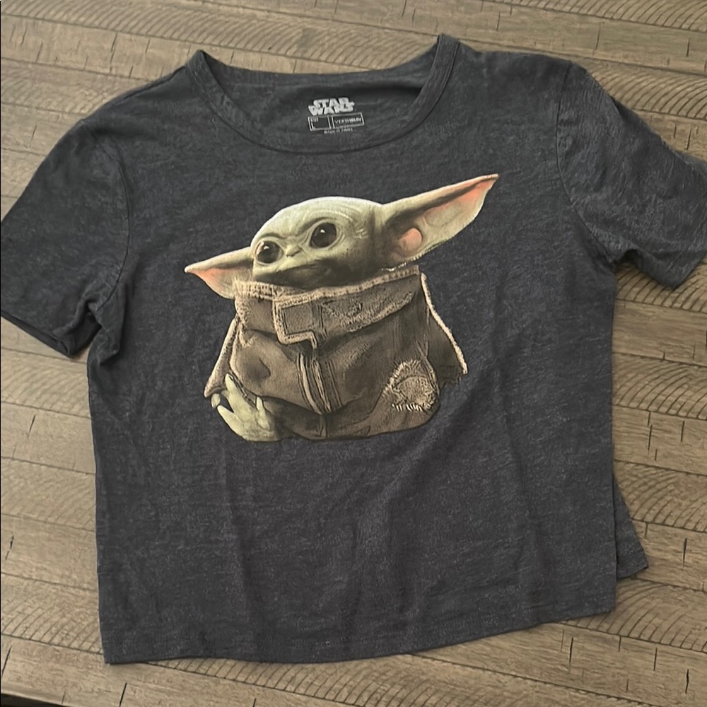 Star Wars Gray Short Sleeve Tee with Grogu Baby Yoda Design